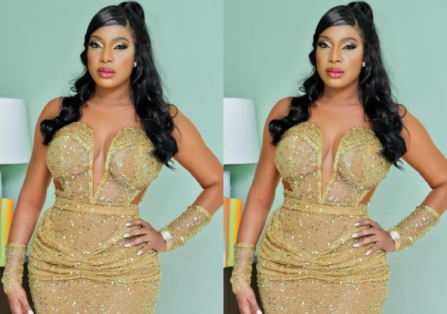 “Omo! 1000 Times, This One Louuuuuuuud”, Reactions as Nollywood Actress Chika Ike, Buys Brand New Range Rover [Video]