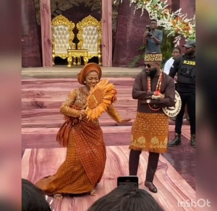 Mercy Chinwo scatters the dance floor in Port Harcourt for her traditional marriage to Lagos pastor [Photos and Video]